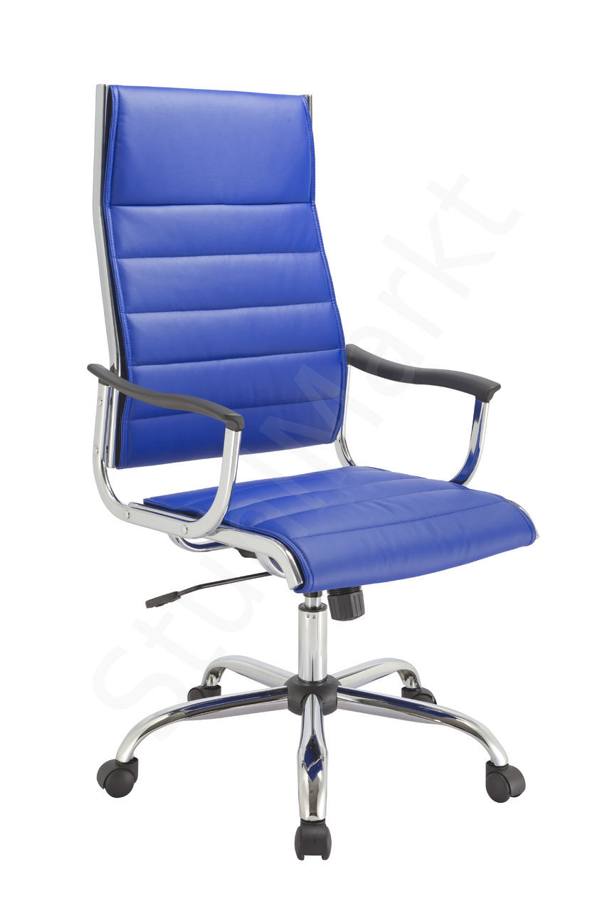 офисное кресло с мягкой спинкой
